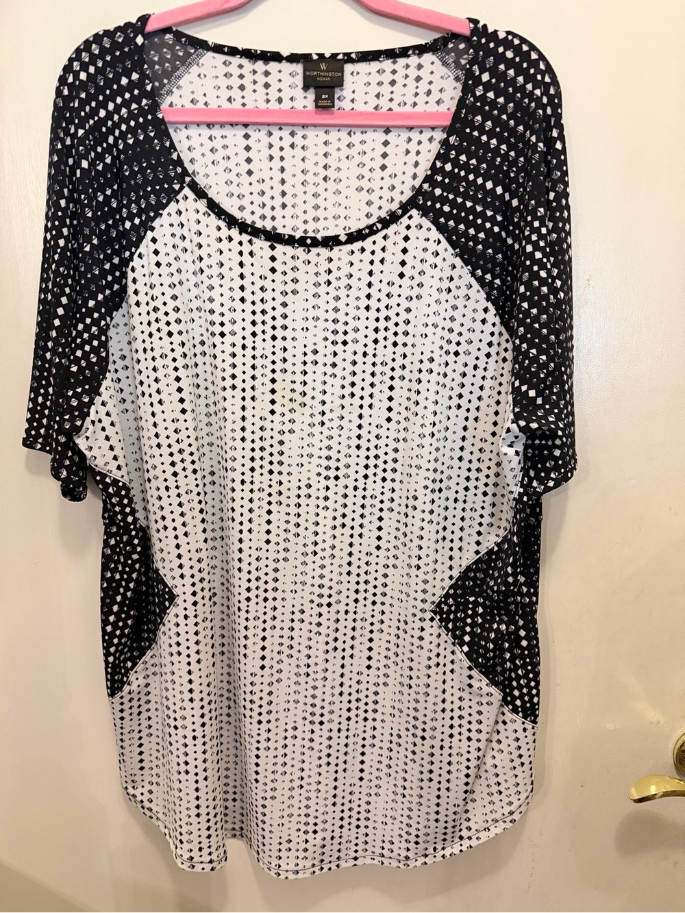 Worthington Black and White Scoop Neck Tunic